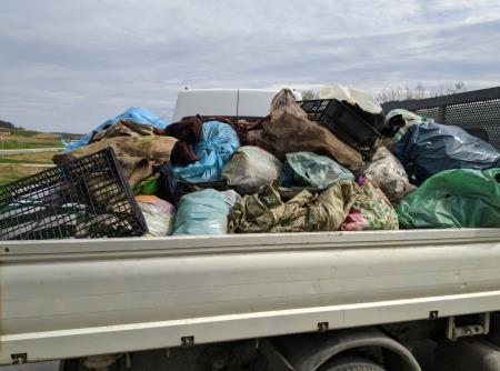 Zbrane odpadke so odpeljali v zbirni center